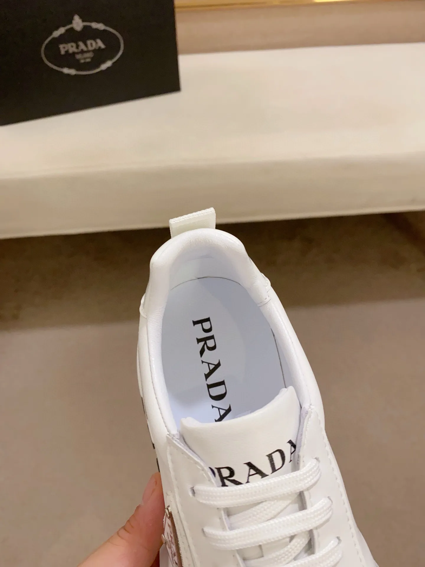 Men's shoes 💰: 500💰 [Prada～Prada] Trendy new styles are on the market. Same style as the official website. Counter quality. Original matching. [Strong] [Strong] Selected first-layer cowhide fabric. Comfortable and breathable sheepskin lining, fine workmanship, upper layer made of 100% pure cowhide, original last shape, comfortable on the feet, shoe sizes 38 to 44